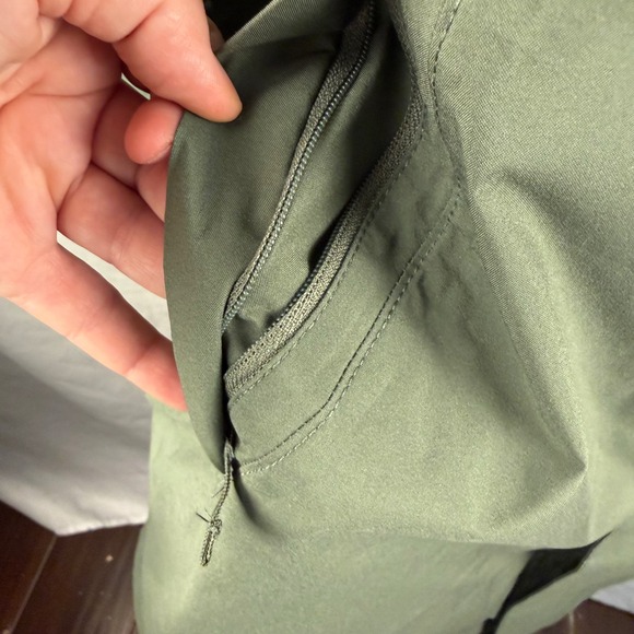 The North Face Men's Long Green Rain Jacket Large Hooded Gorpcore Lightweight - Picture 5 of 11